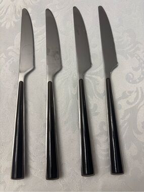 Set of 4 vintage-style steak knives from the Mepra primavera collection